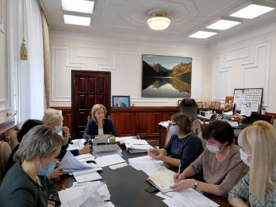 Отраслевые направления республиканского бюджета на 2022-2024 годы обсуждаются на рабочих совещаниях в Минфине Республики Алтай