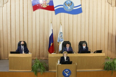 Республиканские законы, предусматривающие  внесение изменений в бюджет Республики Алтай  на 2021-2023 годы, в бюджетный процесс, в закон о межбюджетных трансфертах и в некоторые законодательные акты, приняты на сессии Парламента Республики Алтай
